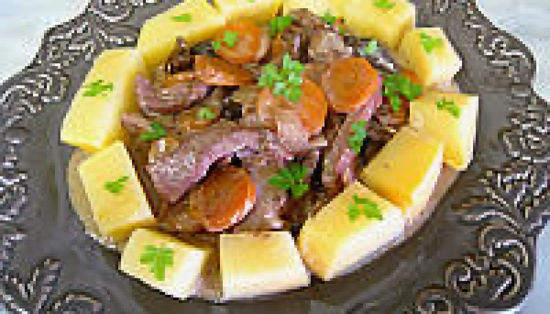 Sauté de porc à la crème et au vin rouge
