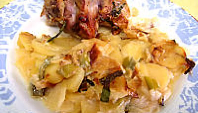 Souris d'agneau aux pommes de terre et aux oignons