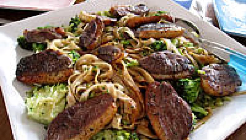 Tagliatelles d'épeautre aux brocolis et au magret