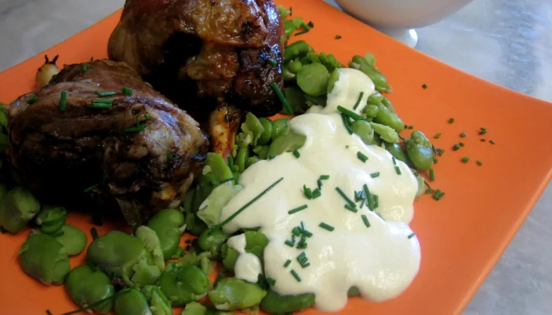 Souris d'agneau aux fèves et au parmesan