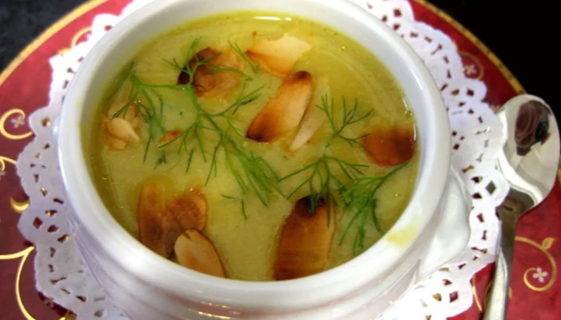 Amuse-bouche de crème de cèpes et fenouil
