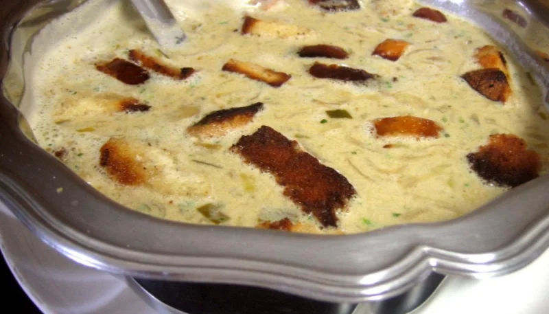 Soupe à l'oignon et aillette à la crème