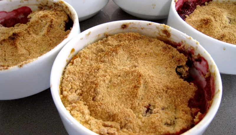 Crumble aux pommes et framboises