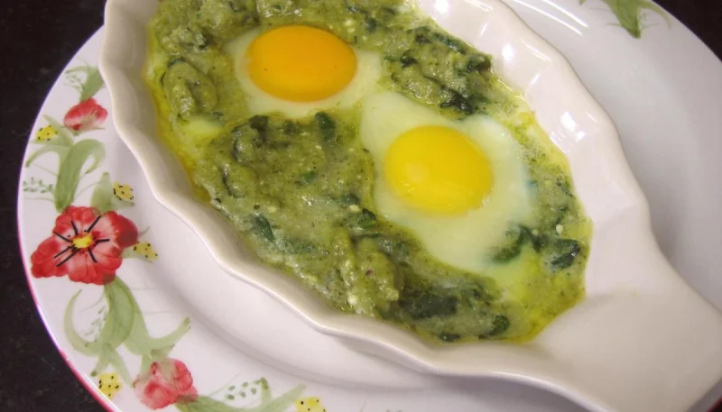 Cassolettes d'oeufs à la purée de brocolis