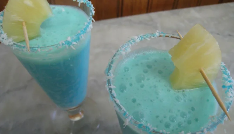Cocktail crème de coco au curaçao