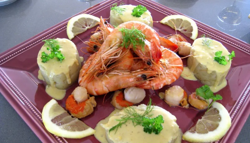 Crevettes flambées et sa sauce au citron et sa purée de fenouil