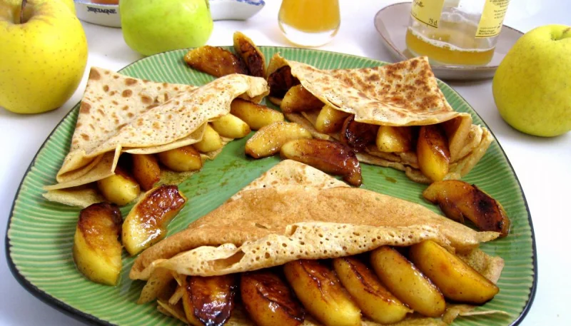 Crêpes aux pommes à la bretonne