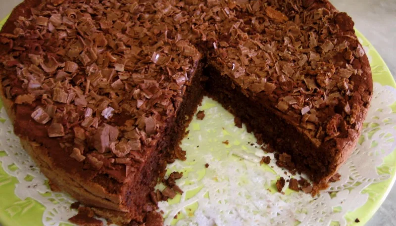 Gâteau au chocolat et son coulis de melon et pêches
