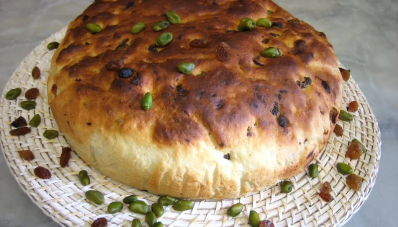 Pain aux raisins et aux pistaches