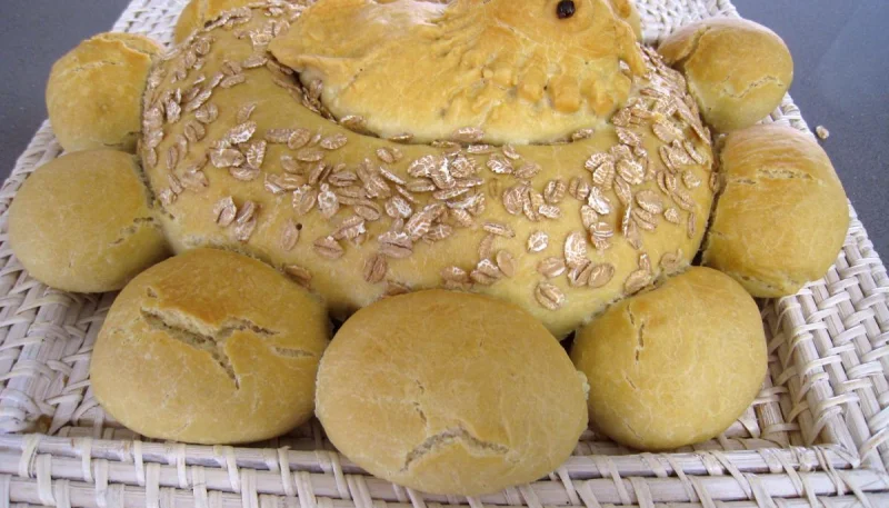 Poule de Pâques et ses oeufs