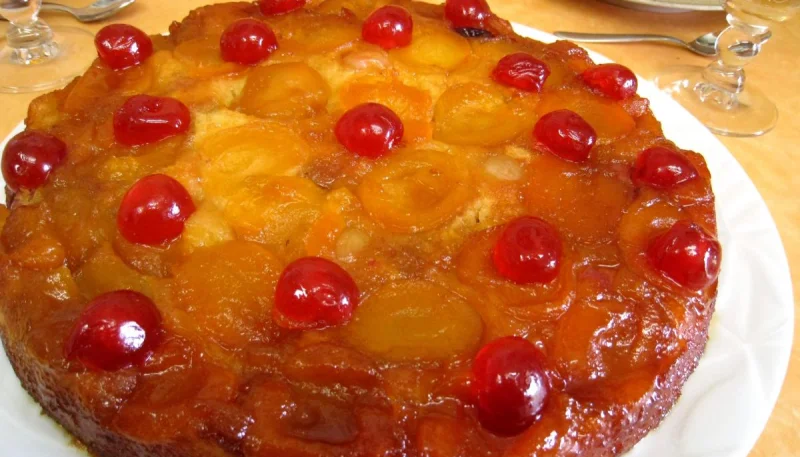 Quatre-quarts aux abricots et aux cerises