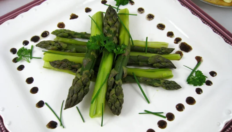 Asperges à la vapeur