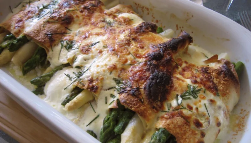 Omelette aux asperges gratinées