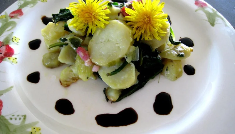 Salade de pissenlits au lard à l'ardennaise