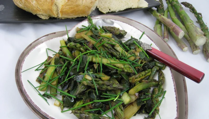 Sauté d'asperges, de chou et d'ognasses
