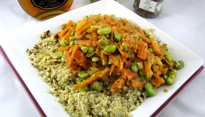 Sauté de carottes et fèves à la semoule