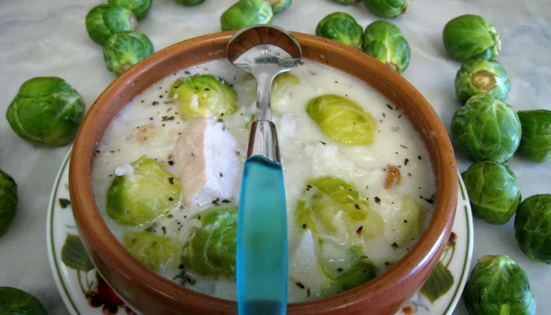 Soupe de choux de Bruxelles et espadon