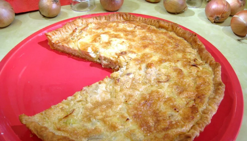 Tarte aux grenouilles et aux oignons