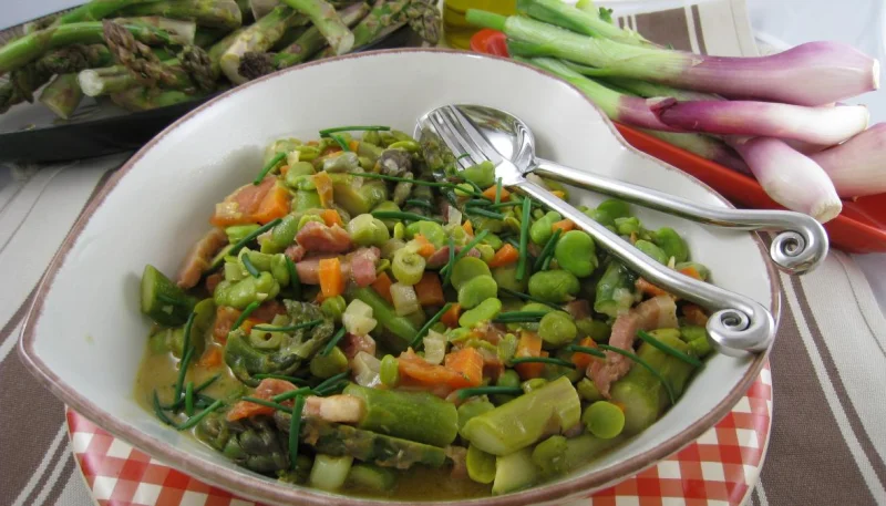 Fèves crèmées aux lardons