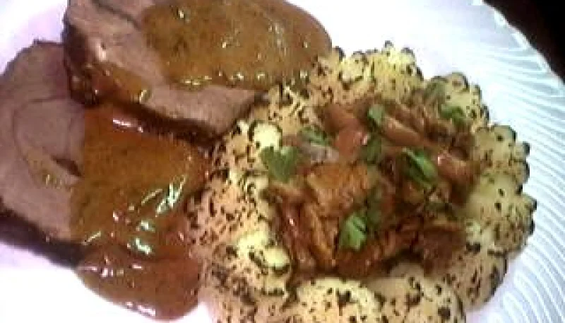 Biche rôtie aux girolles et au Madère