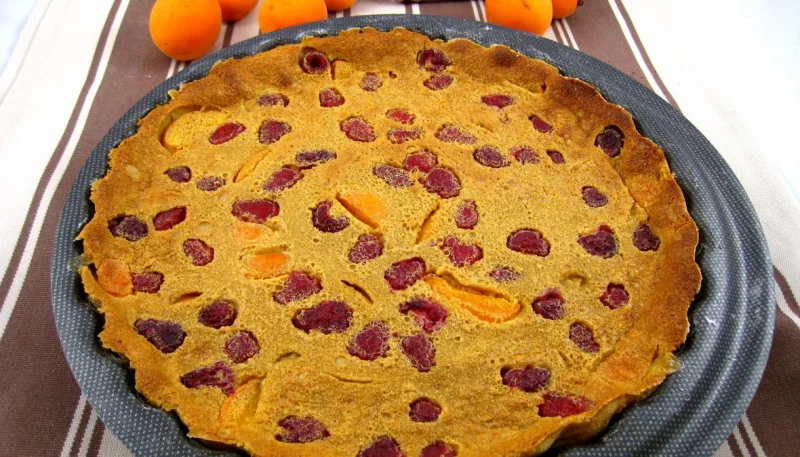 Clafoutis aux framboises et aux abricots