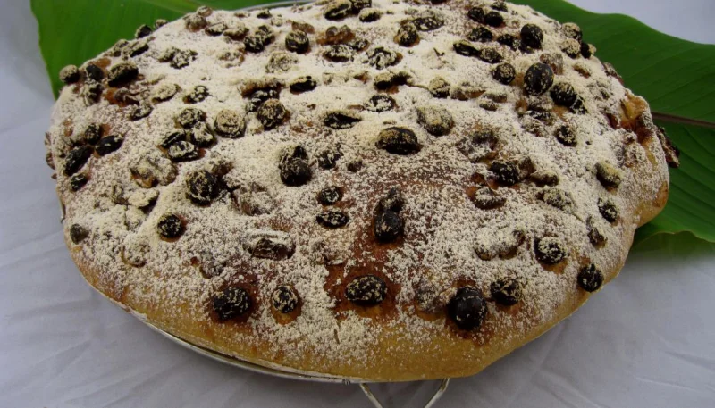 Pain de Gallu aux noix, raisins secs et dattes