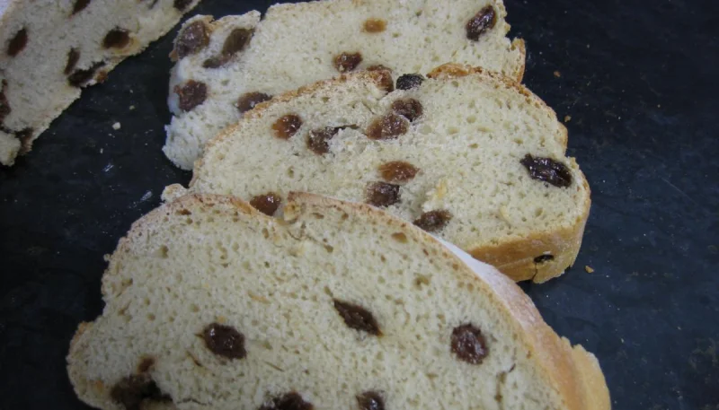 Pain aux raisins secs