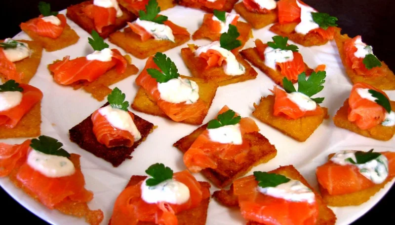 Canapés de polenta au saumon fumé