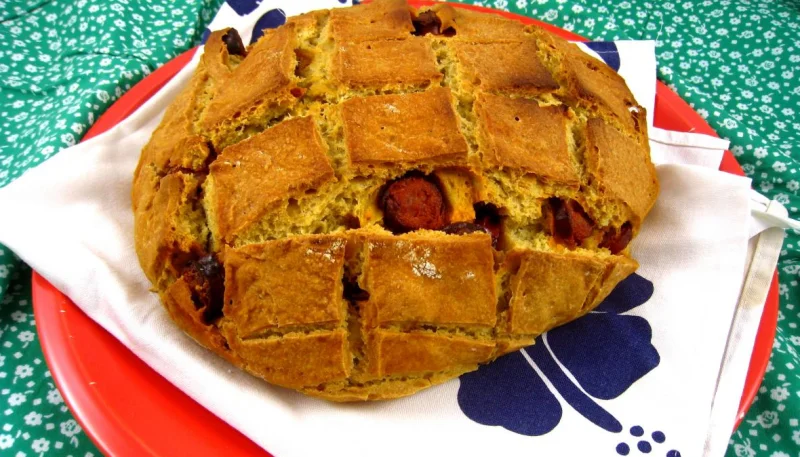 Pain au chorizo à la portugaise (pao de milho)