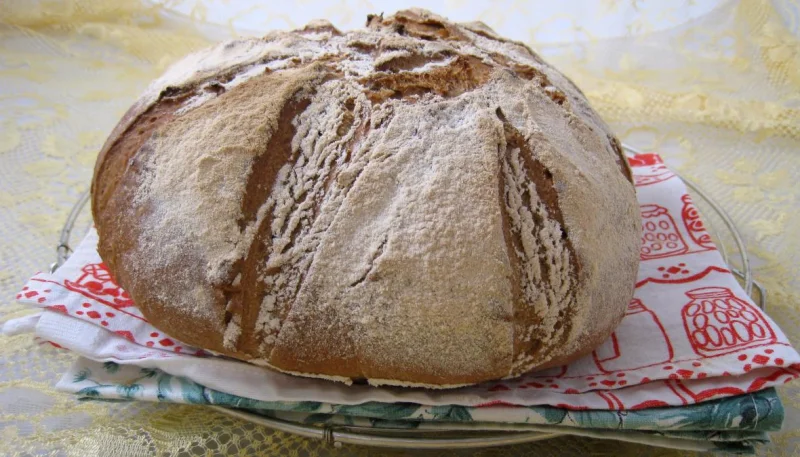 Pain au vin rouge