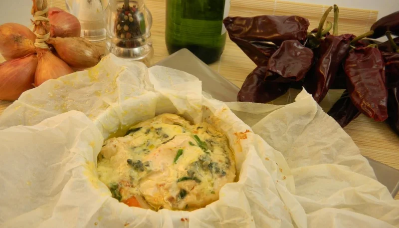 Blancs de poulet en papillotes aux herbes aromatiques et au roquefort