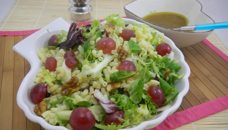 Salade de coquillettes aux noix