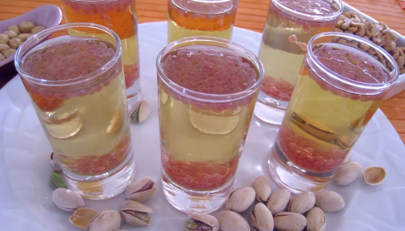 Billes moléculaires et larmes de cassis au Floc de Gascogne