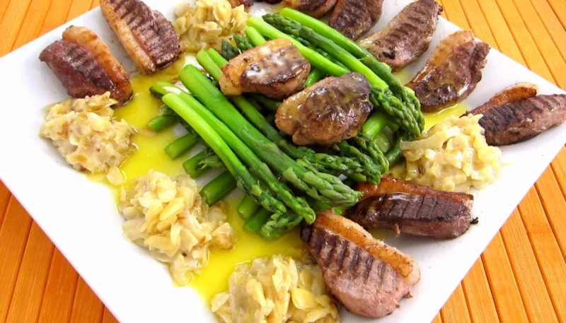 Asperges et magrets aux amandes et aux oranges