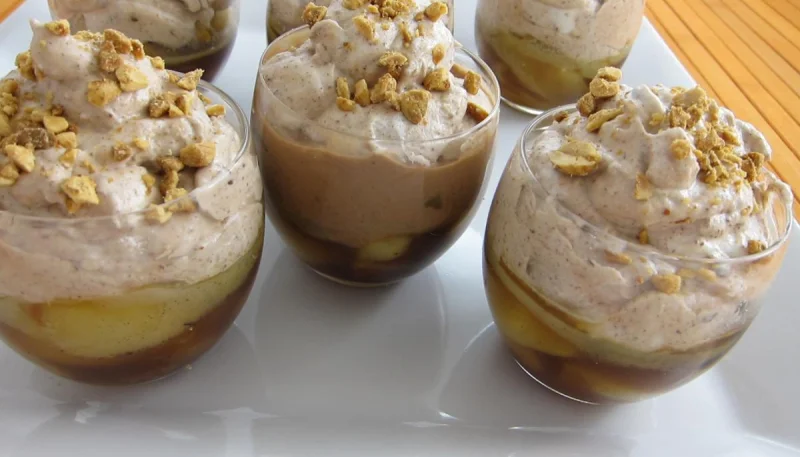 Chantilly au chocolat et ses poires au caramel