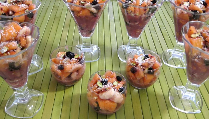 Mûres et melon en salade au sirop de noix de coco
