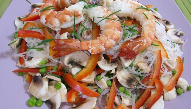 Vermicelle de riz et crevettes en salade