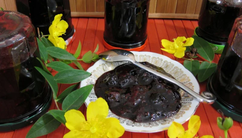 Confiture de mûres et badiane
