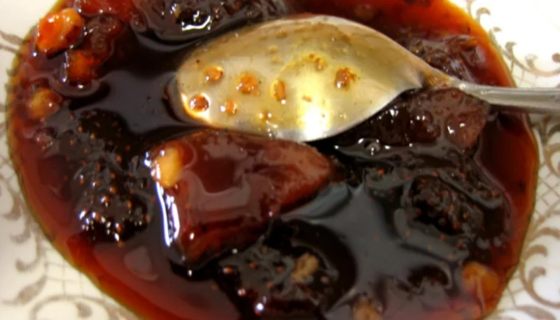 Confiture de poires et fraises