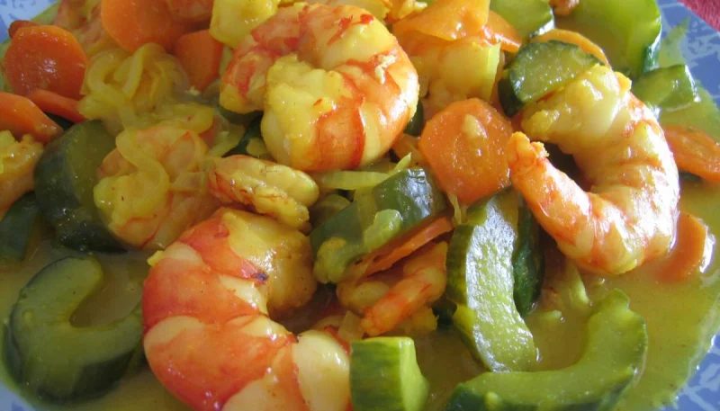 Crevettes au curcuma