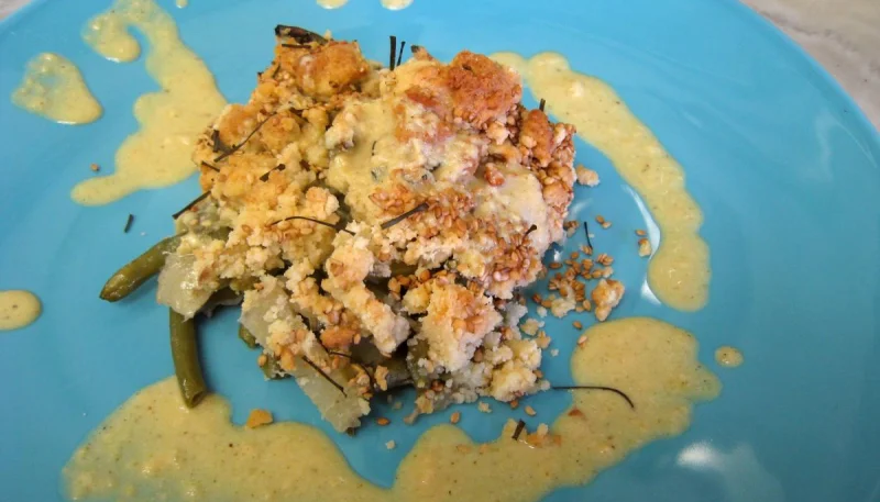 Crumble aux haricots verts et sa crème d'ail