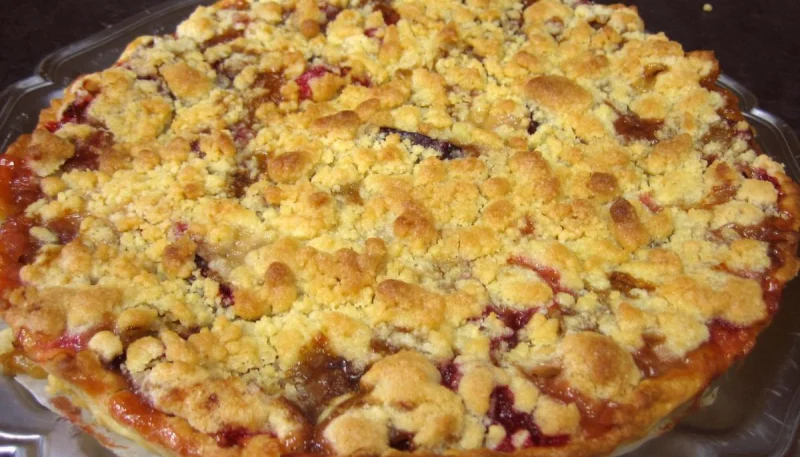 Crumble aux prunes et aux bananes