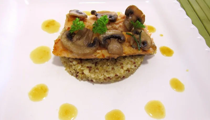 Effilochés de truite et son quinoa en risotto aux champignons