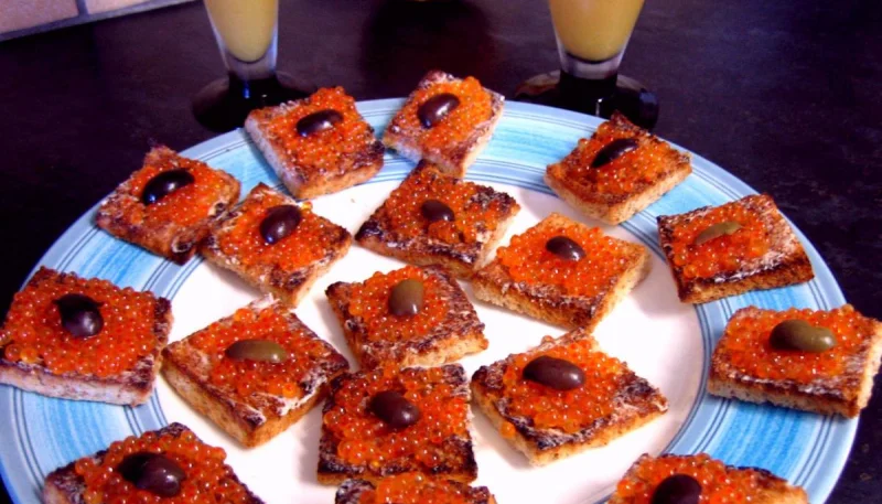Canapés aux oeufs de truite