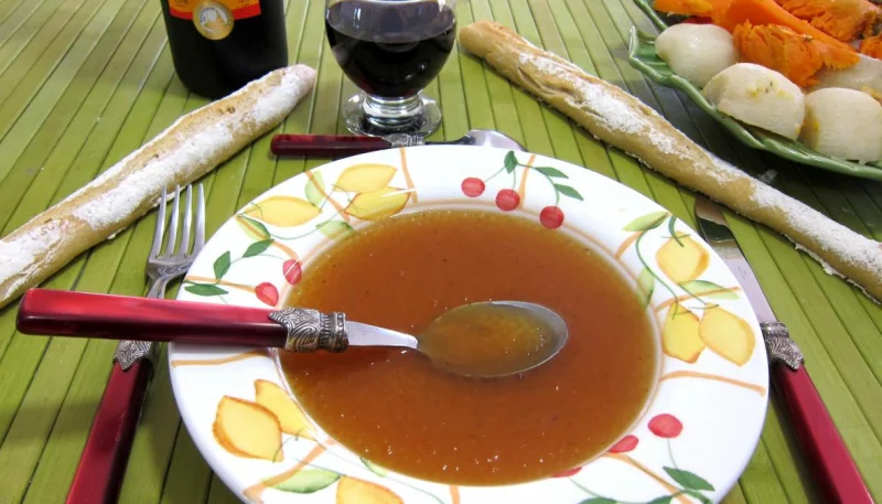Plats de côtes en bouillon