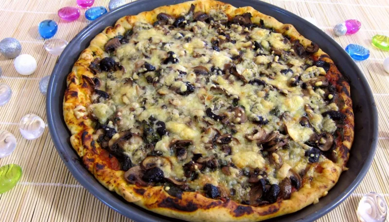 Pizza aux épinards et aux champignons