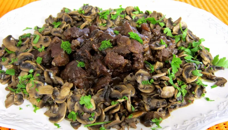 Ragoût de boeuf aux champignons à la juive