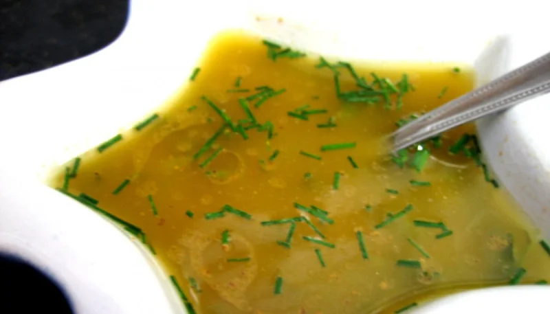 Sauce vinaigrette au basilic