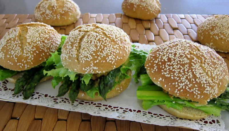 Hamburgers au cabillaud et aux asperges