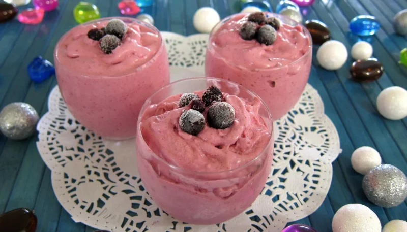 Glace ou crème glacée au cassis